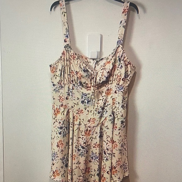 Shein Curve ~ Ivory Floral Sleeveless
Dress - Picture 1 of 1